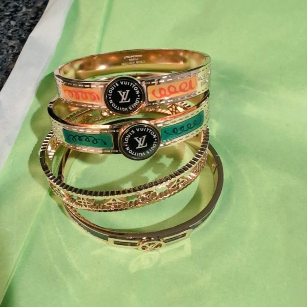 Source Unknown Gold and Green Bracelet Set
